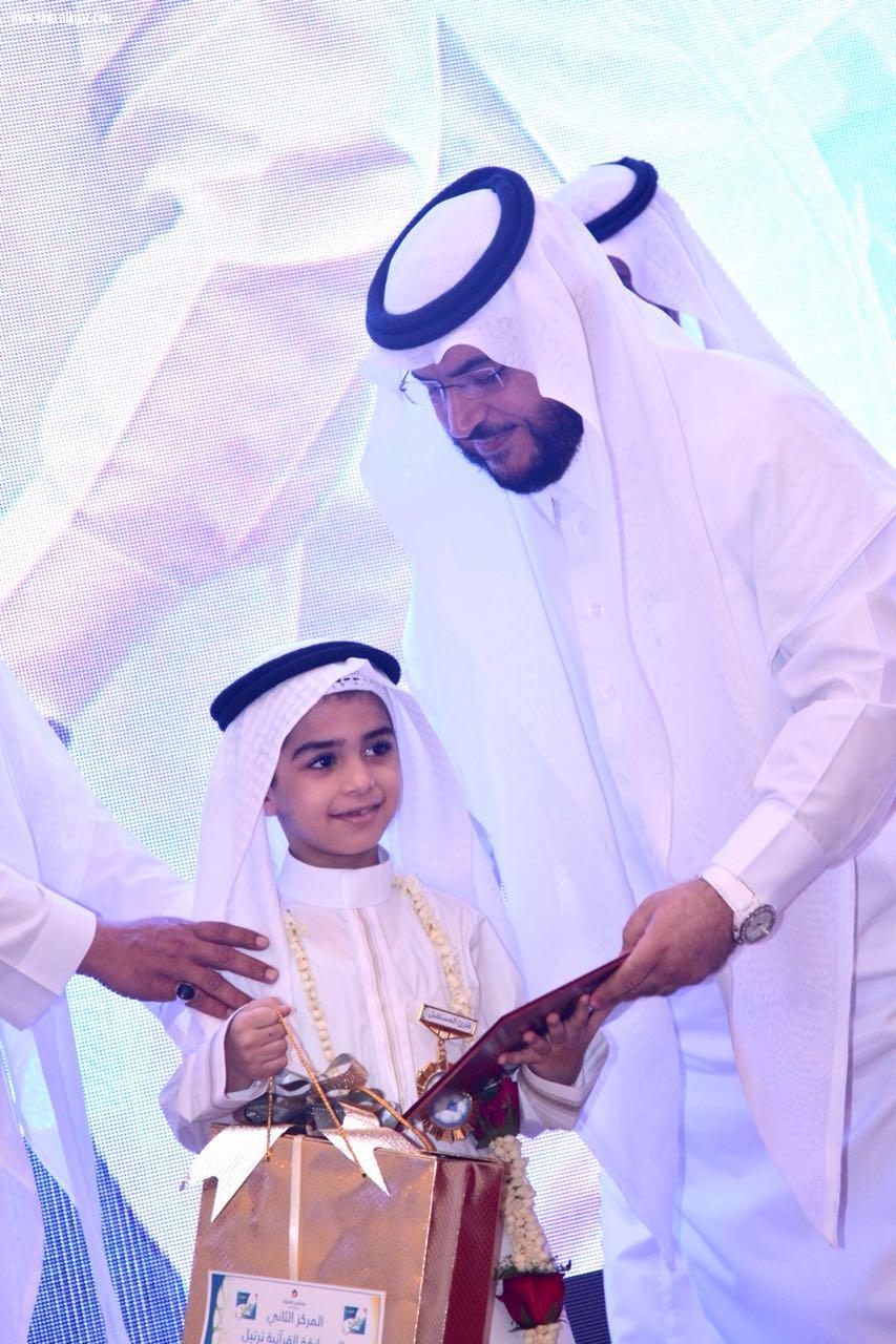 بحضور القحطاني مساعد مدير تعليم جدة للشئون  التعليمية 150 فائزاً وفائزة يتوجهون آباءهم  جوائز مسابقة ترتيل
