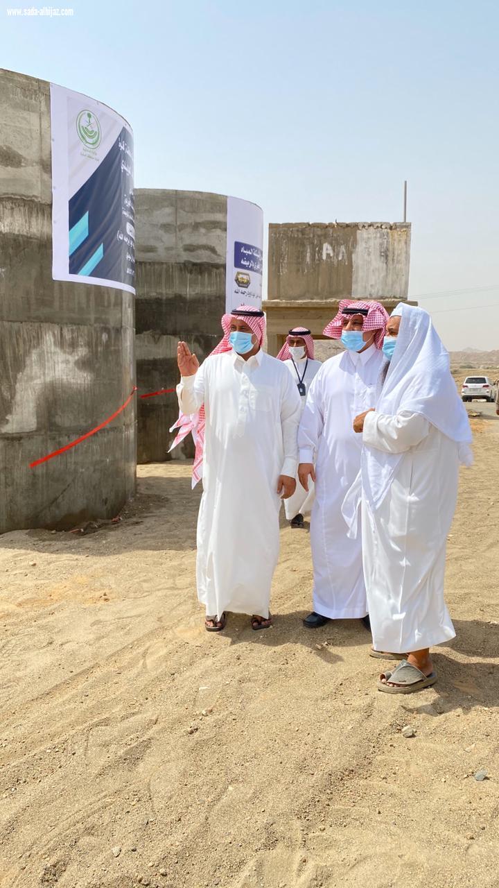 محافظ قلوة يدشن عدداً من المبادرات الخيرية لجمعية الخدمات الإنسانية بمركز باللسود وآل سويدي