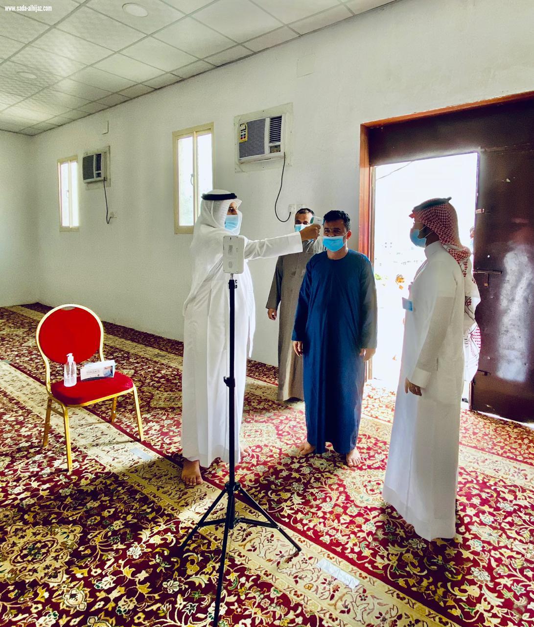 الحازمي يقوم بجولات تفقدية للجوامع والمساجد لمتابعة التقيد بالاجراءات الاحترازية والوقائية بالداير  .