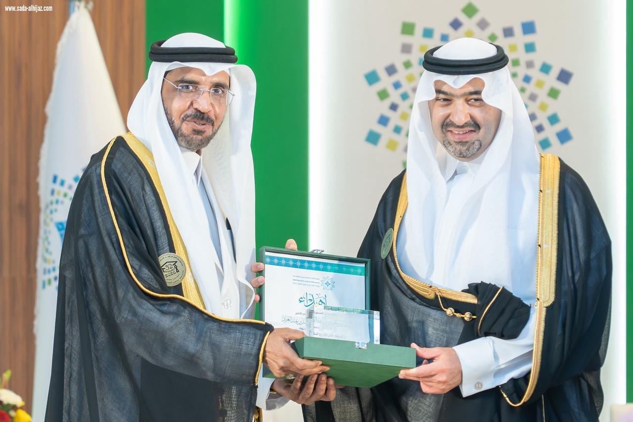 نائب أمير تبوك يشهد حفل تكريم طلاب وطالبات مدارس الملك عبدالعزيز النموذجية بالمنطقة