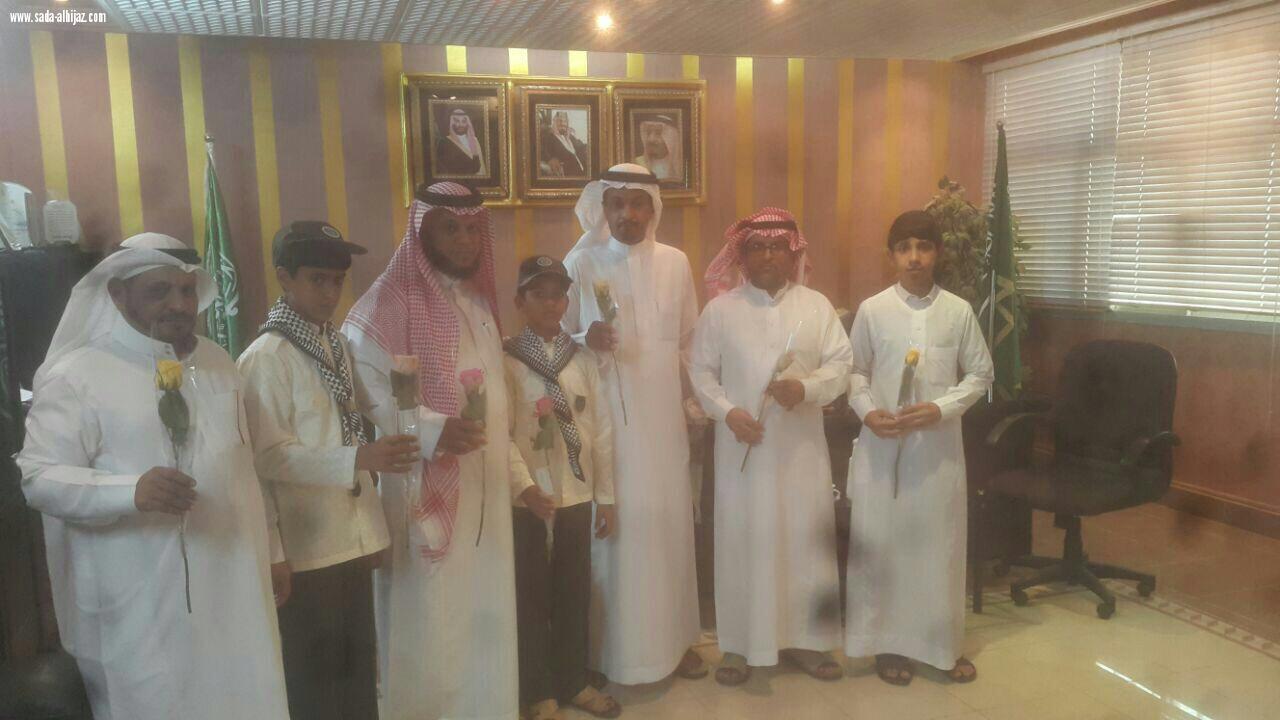 قائد مدرسة قيس بن الهيثم والقائد الكشفي في زيارة لمدير مكتب التعليم بمحافظة الكامل