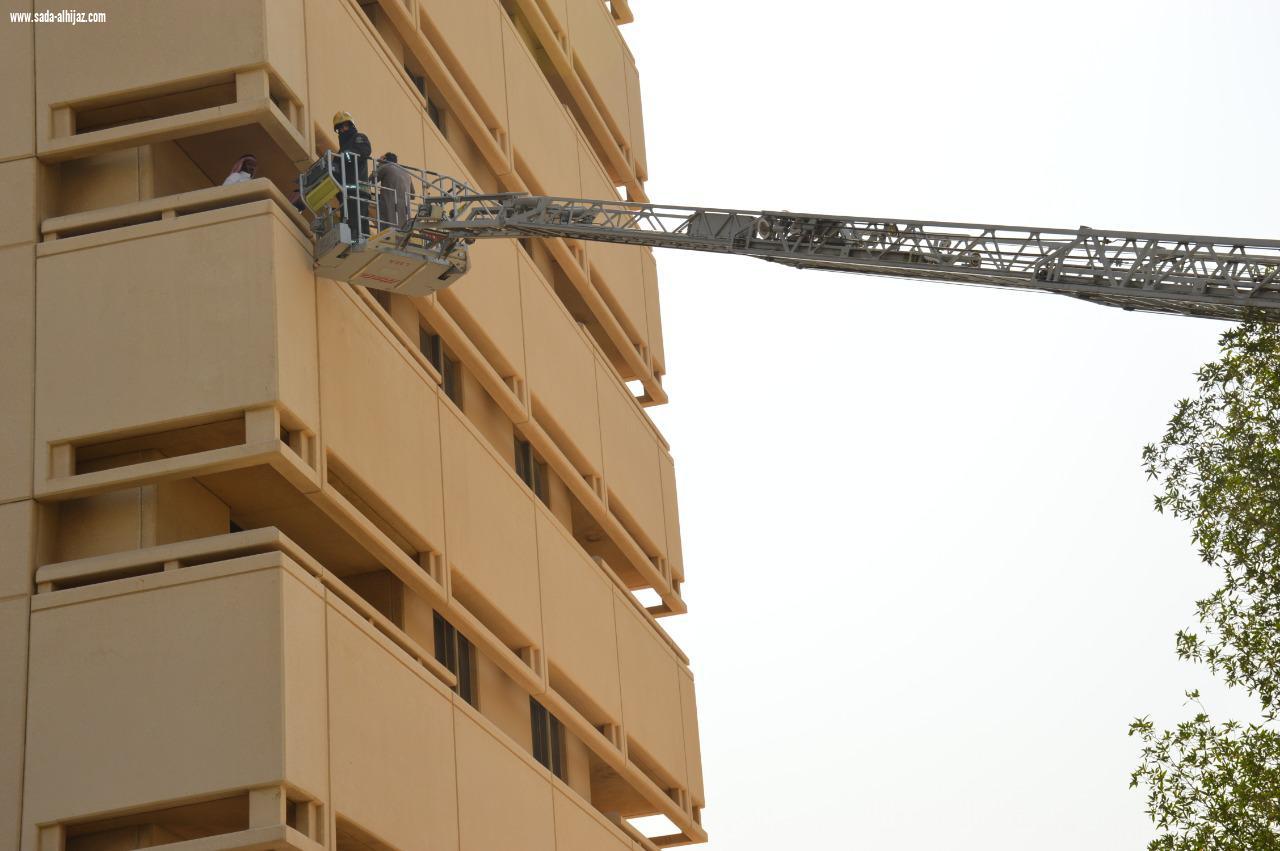 الإدارة العامة للدفاع المدني بجدة تنفذ فرضيةإطفاء وانقاذ وإخلاء بمستشفى الملك عبدالعزيز  الجامعي