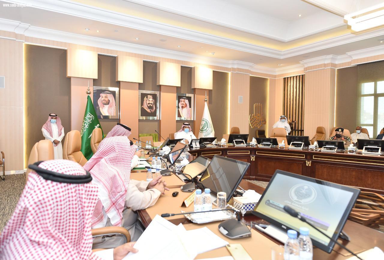 وكيل إمارة منطقة جازان يرأس اجتماع تحديث وبناء مؤشرات الاداء للجهات الحكومية بالمنطقة 