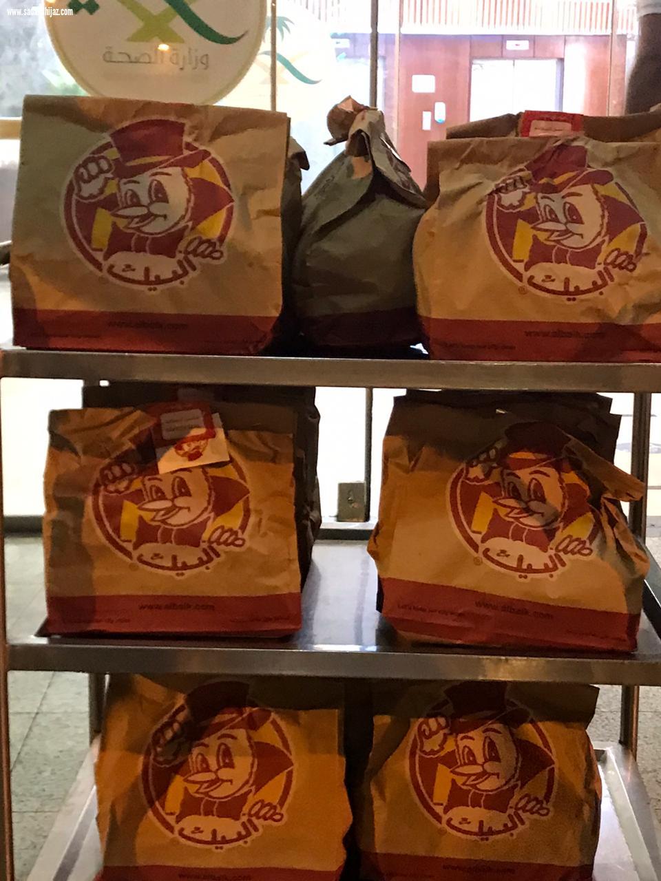 جمعية اليقظة النسائية الخيرية تقدم 100 وجبة سحور لمناوبين الصحة