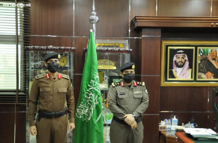 مدير شرطة الجوف يقلد عدد من الضباط رتبهم الجديدة 