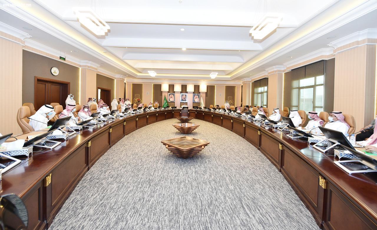 وكيل إمارة منطقة جازان يرأس اجتماع تحديث وبناء مؤشرات الاداء للجهات الحكومية بالمنطقة 