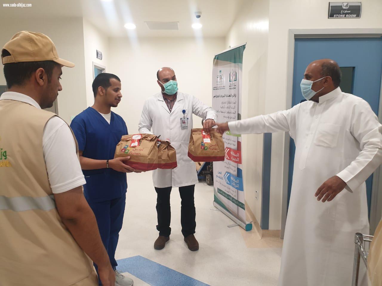 جمعية اليقظة النسائية الخيرية تقدم 100 وجبة سحور لمناوبين الصحة