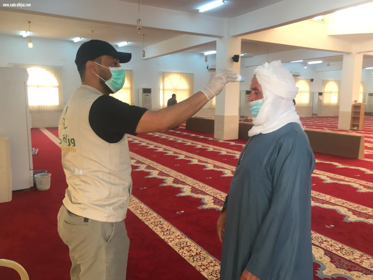 جوامع ومساجد محافظة تيماء تستقبل المصلين لصلاة الجمعة وسط منظومة من الإجراءات الوقائية والاحترازية 