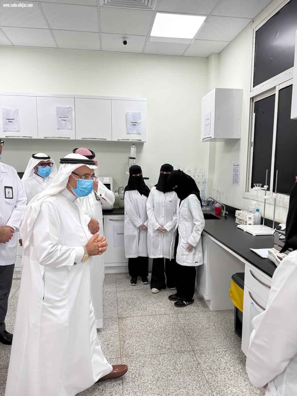 8 آلاف عينة غذائية و35% زيادة في الفحوص وانخفاض بلاغات الإصحاح البيئي.. أمين منطقة تبوك يطّلع على منجزات النصف الأول من 2026  
