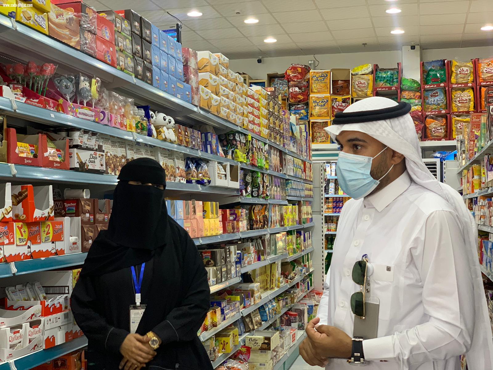 بلدية مركز السهي تنفذ جولات لمتابعة الإجراءات الاحترازية وتغلق 4 محلات