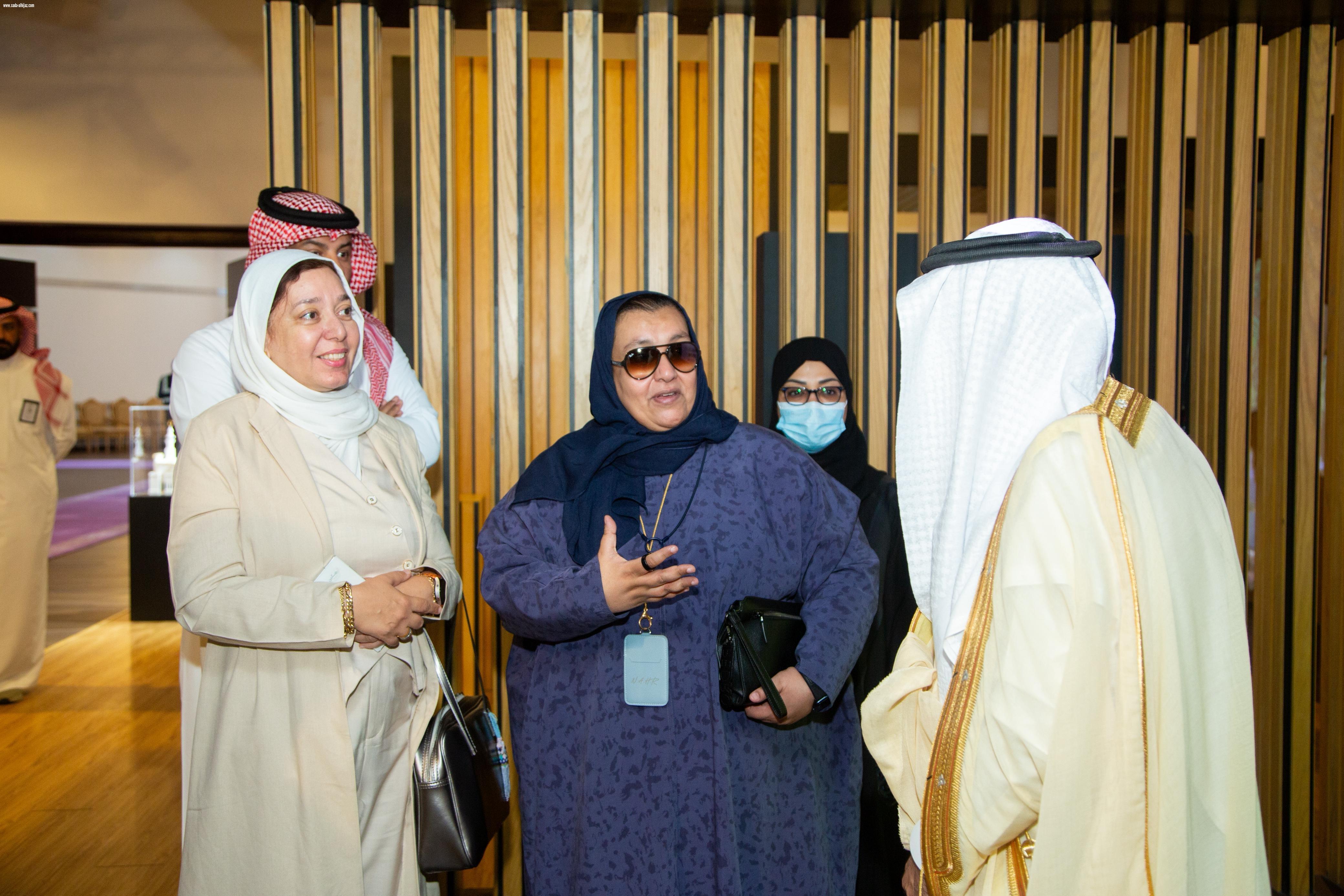 مستشار وكيل تنمية القدرات البشرية في وزارة البلديات والإسكان تطلع على المبادرات والمشروعات التنموية بمنطقة تبوك