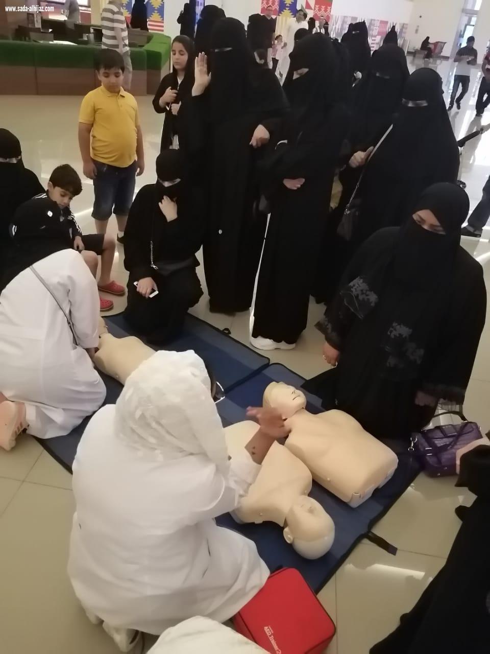 مستشفى الملك فهد يدرب ٤٥٠ متسوق على الانعاش الرئوي