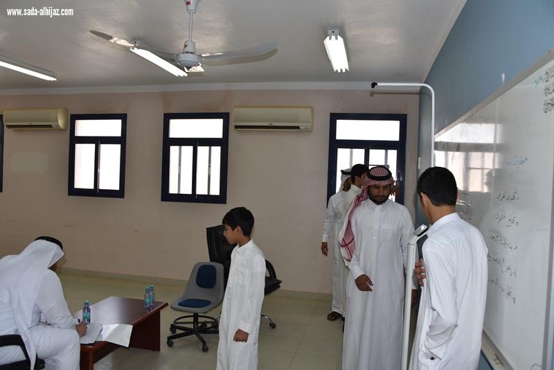 بالتعاون مع مركز صحي هديب  محاضرة عن التدخين و مبادرة رشاقة لطلاب الخندق