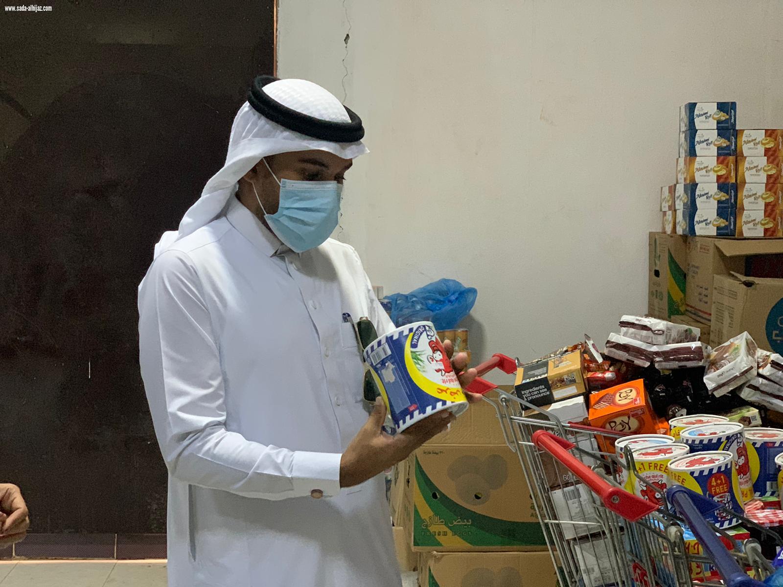 بلدية مركز السهي تنفذ جولات لمتابعة الإجراءات الاحترازية وتغلق 4 محلات