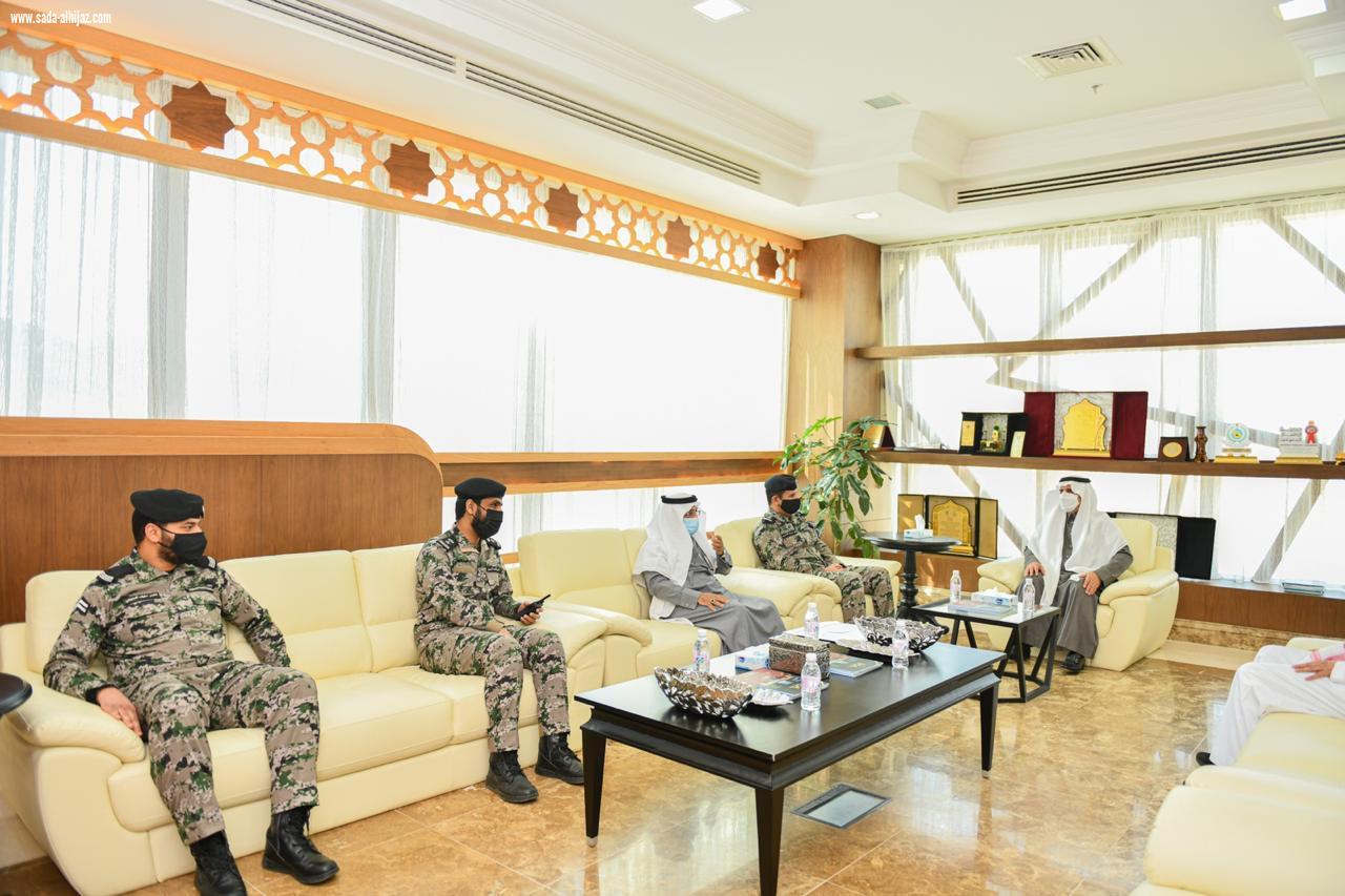 رئيس جامعة الباحة يلتقي بمدير عام السجون بالمنطقة