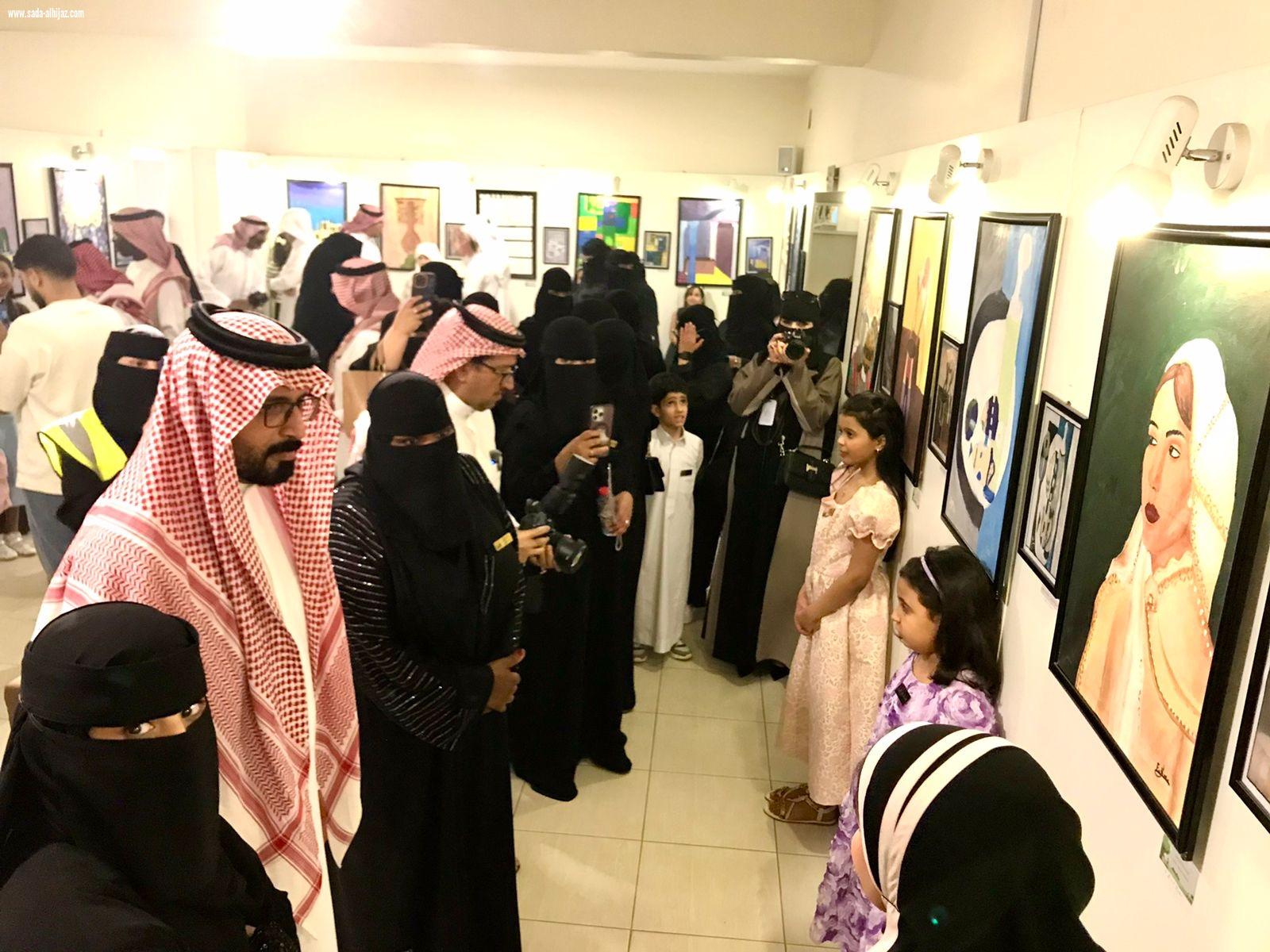 مدير الثقافة والفنون بتبوك يدشن معرض جهبذ الفني 
