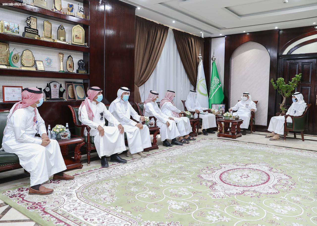 أمين الجوف يناقش تذليل معوقات المشروعات البلدية بطبرجل وإيصال الخدمات للقرى