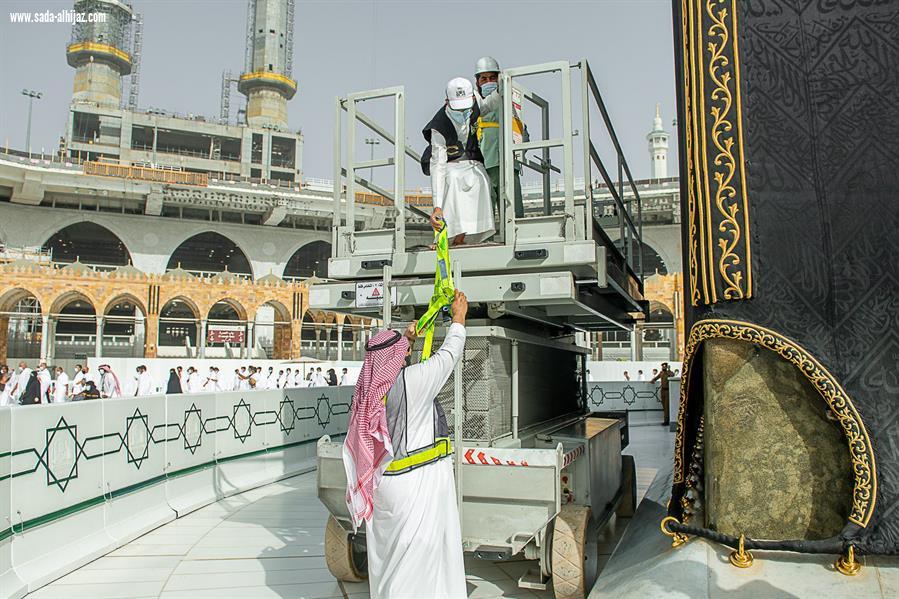 بدء أعمال صيانة كسوة الكعبة المشرفة استعدادًا لشهر رمضان