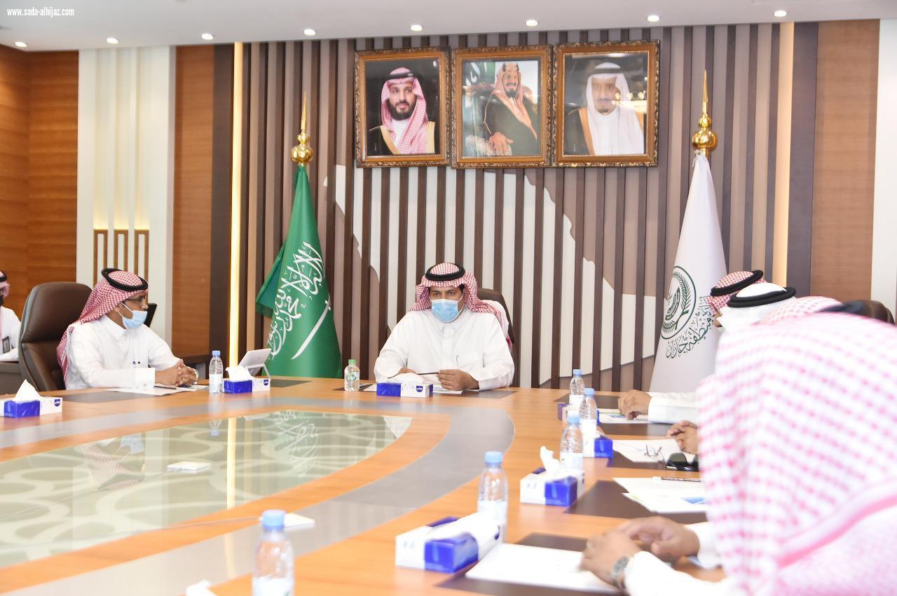 وكيل إمارة جازان يجتمع بوفد إمارة المدينة المنورة للاطلاع على نظام الطاقة الشمسية البديلة بالإمارة،