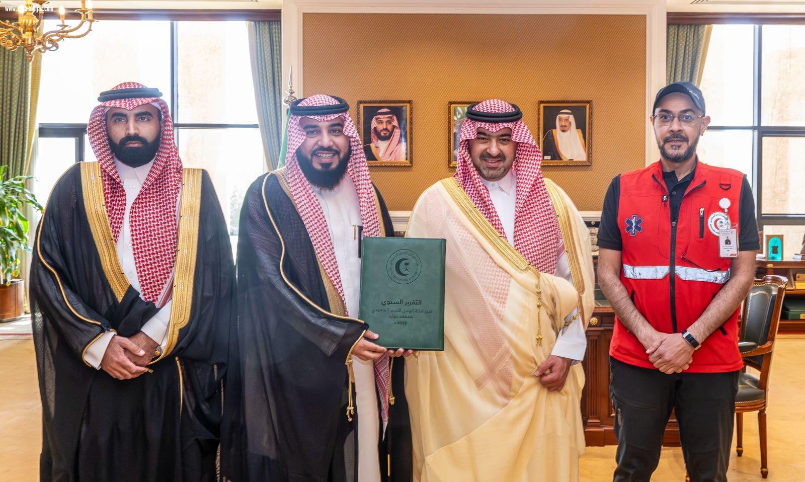 نائب أمير تبوك يطلع على التقرير السنوي لفرع هيئة الهلال الأحمر بالمنطقة  