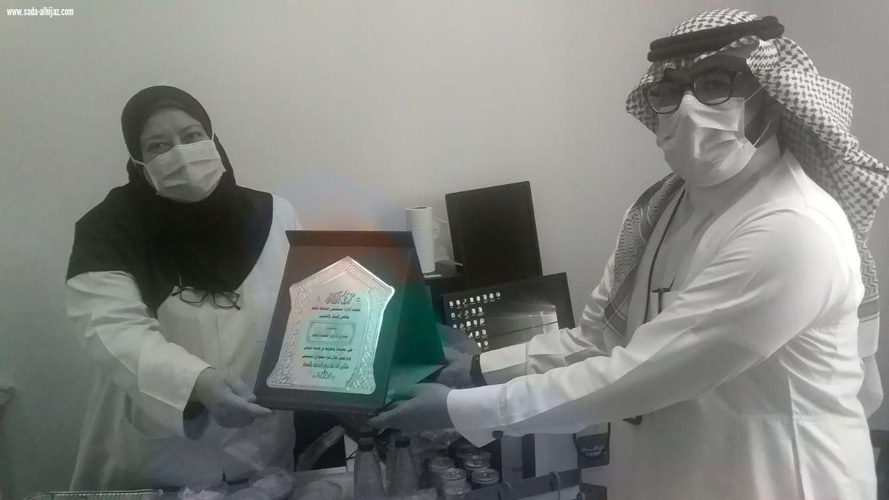 مستشفى صامطة العام يكرم ويودع الدكتورة نسرين فاروق بمناسبة انتهاءفترة عملها
