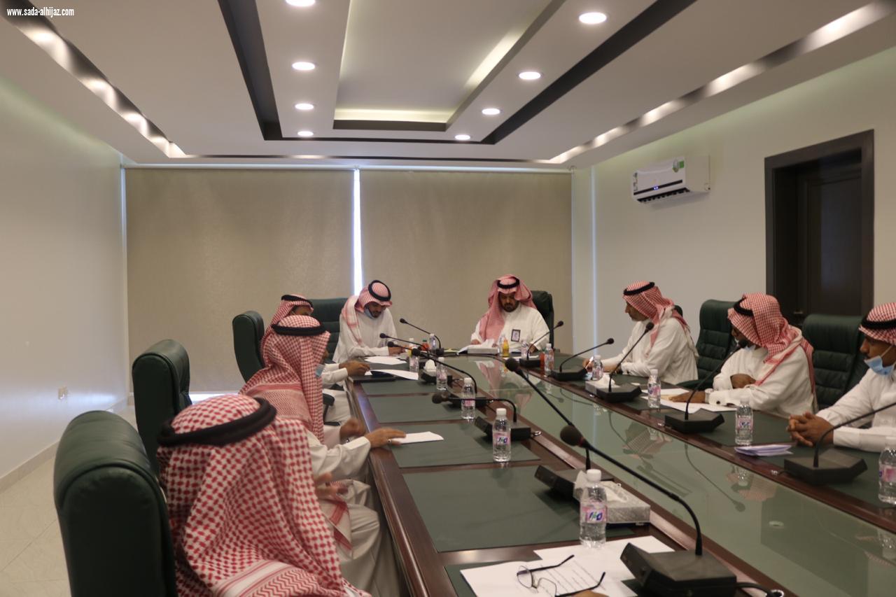 محافظ الداير  يلتقي مدير عام مياه جازان لمتابعة مشاريع المياه بالمحافظة ومشروع سقاية مزارع البن . 