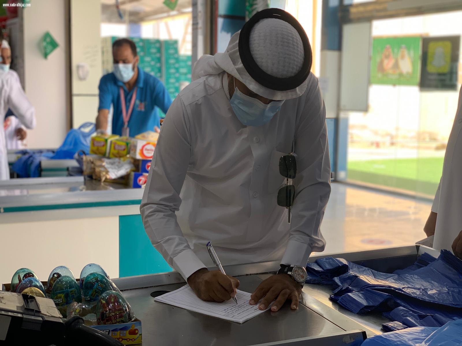 بلدية مركز السهي تنفذ جولات لمتابعة الإجراءات الاحترازية وتغلق 4 محلات