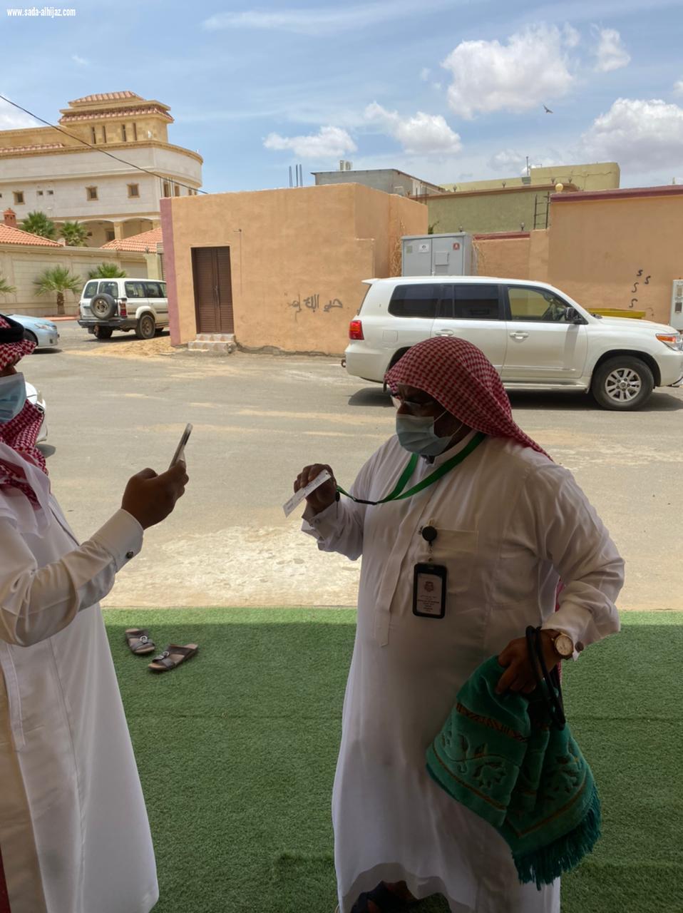 مواصلة تطبيق الإجراءات الاحترازية من قبل مستشفى صامطة وإدارة المساجد في المحافظة