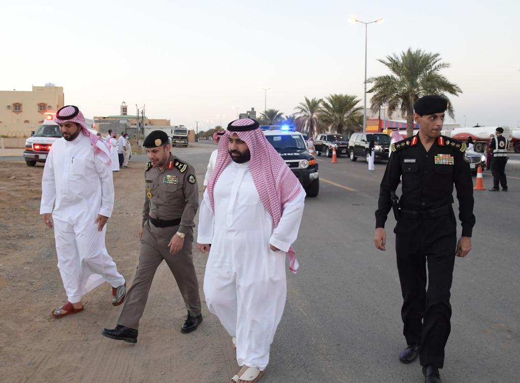 سمو نائب أمير منطقة جازان يشارك رجال الأمن ومنسوبي الصحة إفطارهم الرمضاني في الميدان..