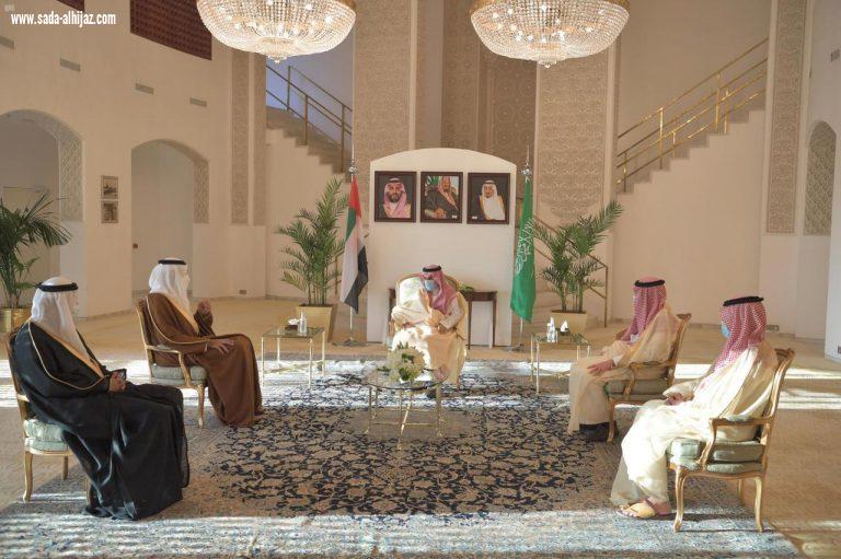 وزير الخارجية يسلم الشيخ شخبوط آل نهيان وشاح الملك عبدالعزيز من الطبقة الثانية