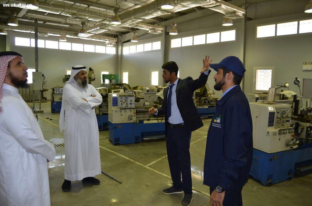 تقنية خيبر تهدي الوطن في يوم الوطن ٣١ خريجا