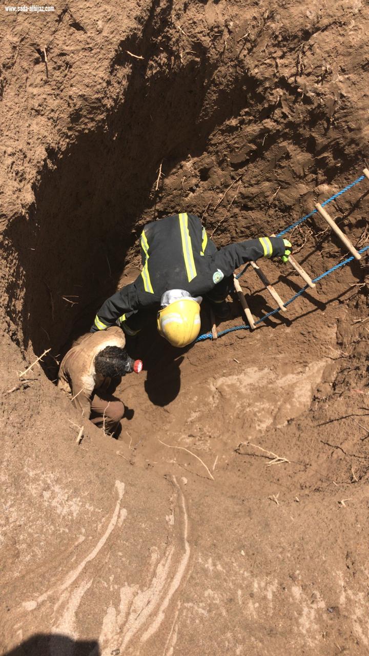 انهيار رديم من التربة المحيطة على عاملين من الجنسية الباكستانية في خيف اليسيرة بمركز ينبع النخل