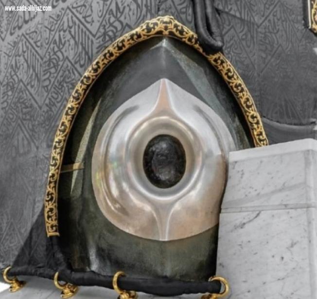 الحرمين تكمل الصيانة الدورية للحجر الأسود