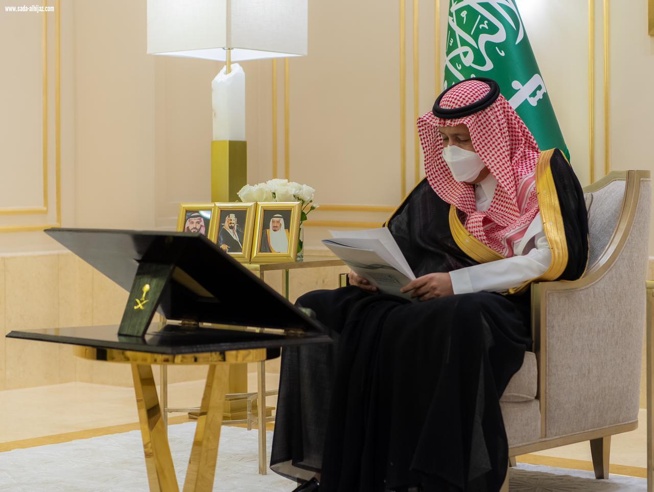سمو أمير منطقة الباحة يستقبل مدير عام فرع ديوان المحاسبة بالمنطقة ويستعرض تقرير تقويم أداء الادارات الخدمية