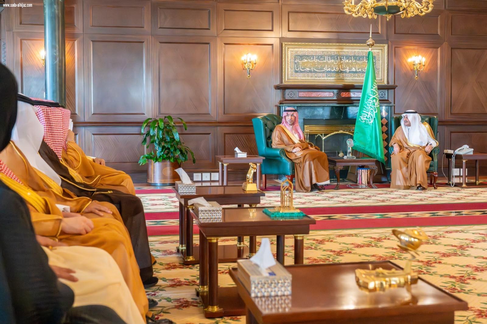 أمير منطقة تبوك يستقبل وزير البلديات والإسكان 
