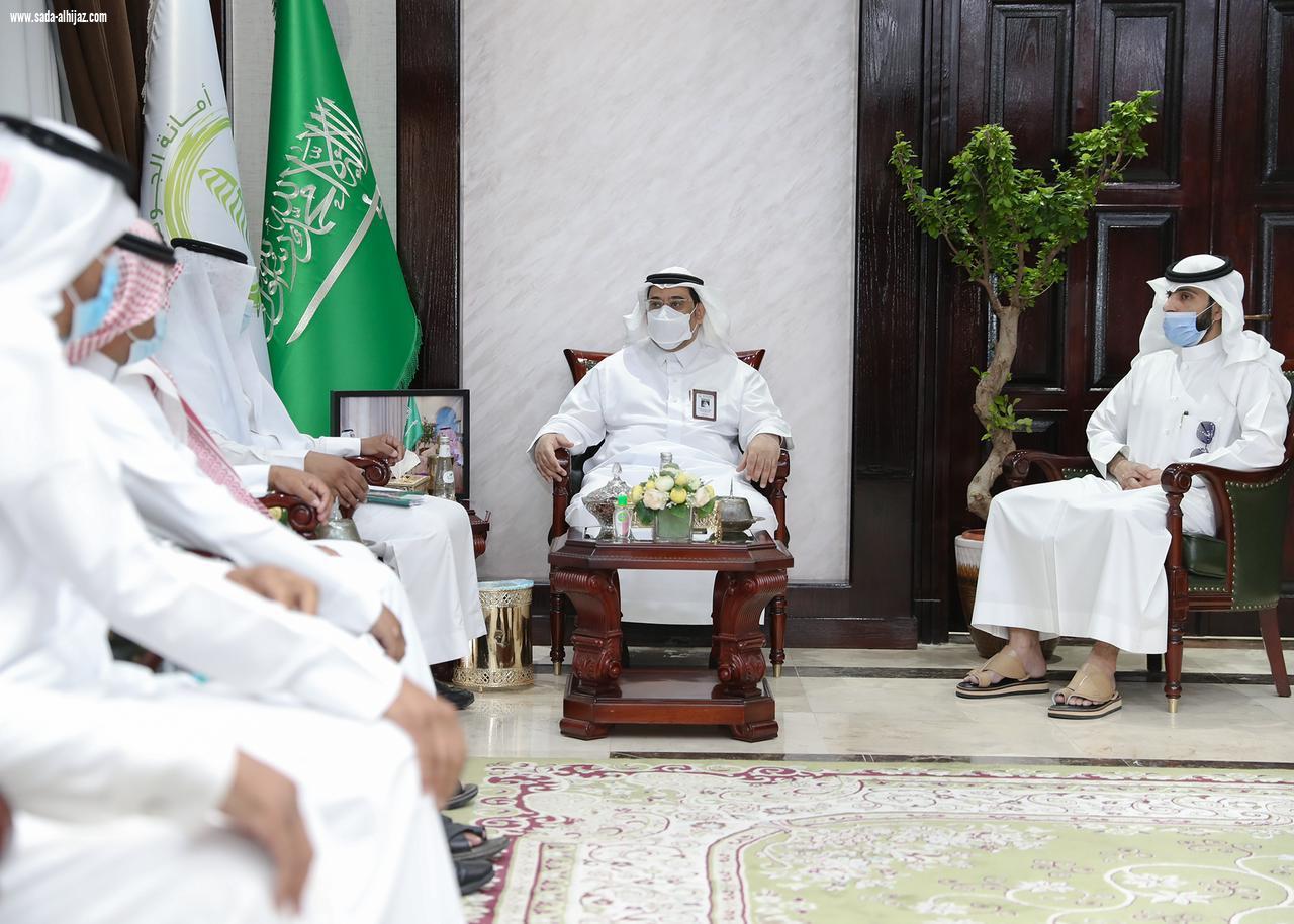 أمين الجوف يناقش تذليل معوقات المشروعات البلدية بطبرجل وإيصال الخدمات للقرى