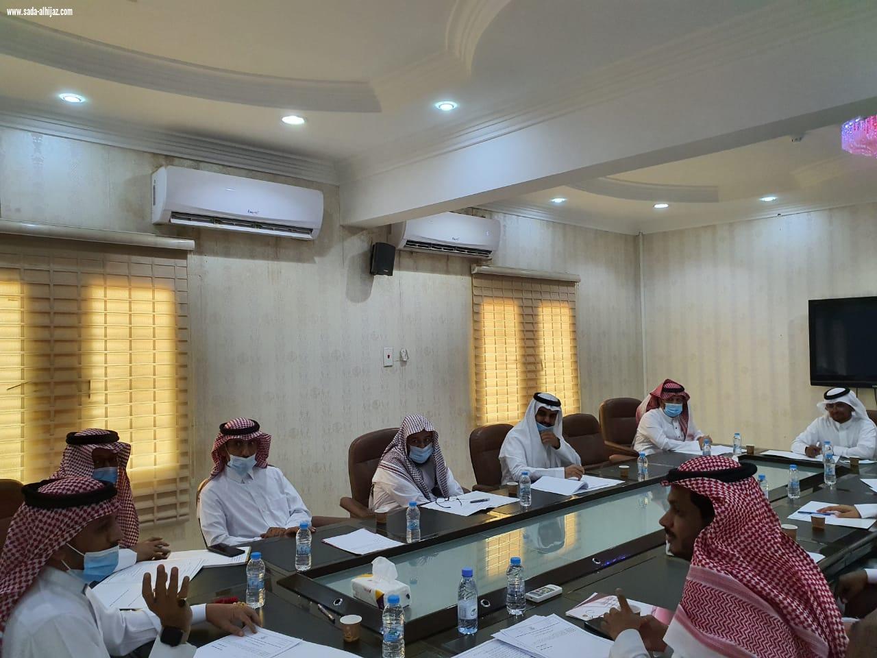 المجلس البلدي  بمحافظة بيش يعقد جلسته ٥٨