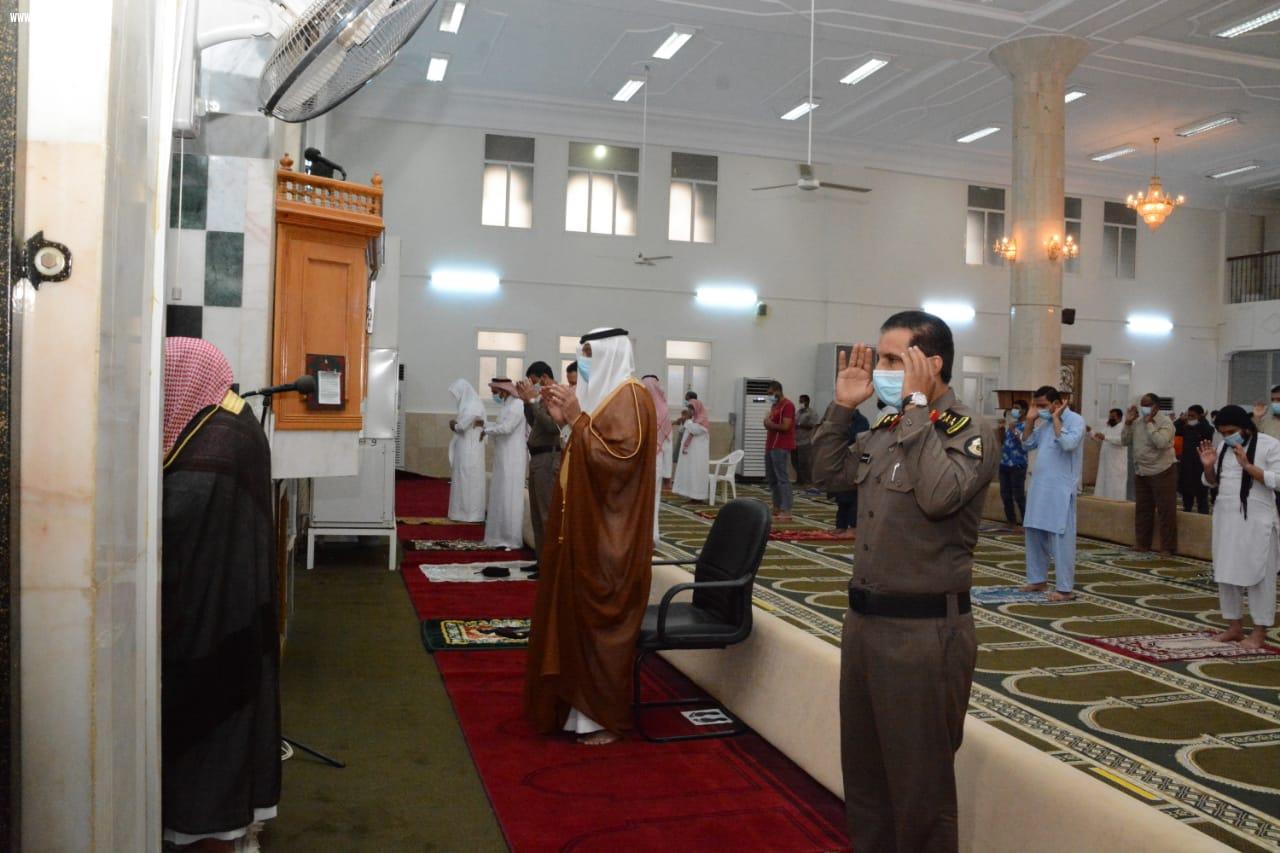 رفع التهنئة للقيادة بمناسبة شفاء خادم الحرمين الشريفين وخروجه من المستشفى    وسط إجراءات احتزازية.. محافظ صامطة يؤدي صلاة عيد الأضحى بجامع العليا