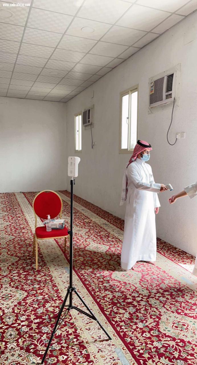 الحازمي يقوم بجولات تفقدية للجوامع والمساجد لمتابعة التقيد بالاجراءات الاحترازية والوقائية بالداير  .