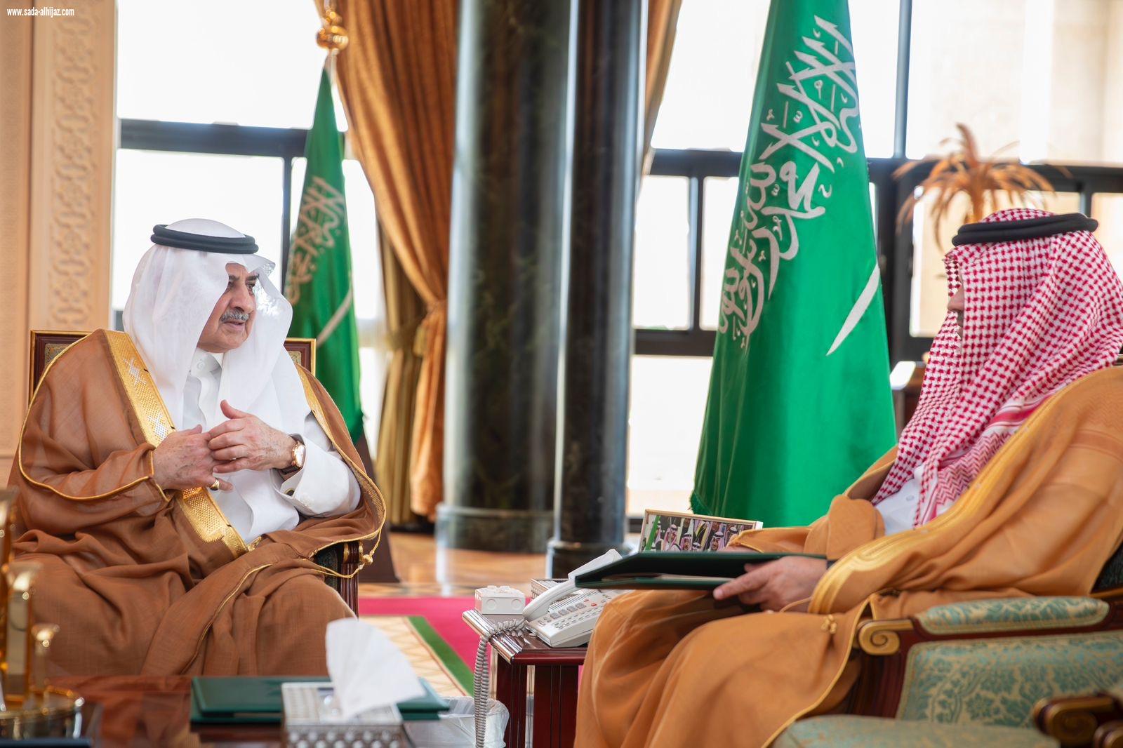 الأمير فهد بن سلطان يطلع على نتائج القبول بجامعة تبوك