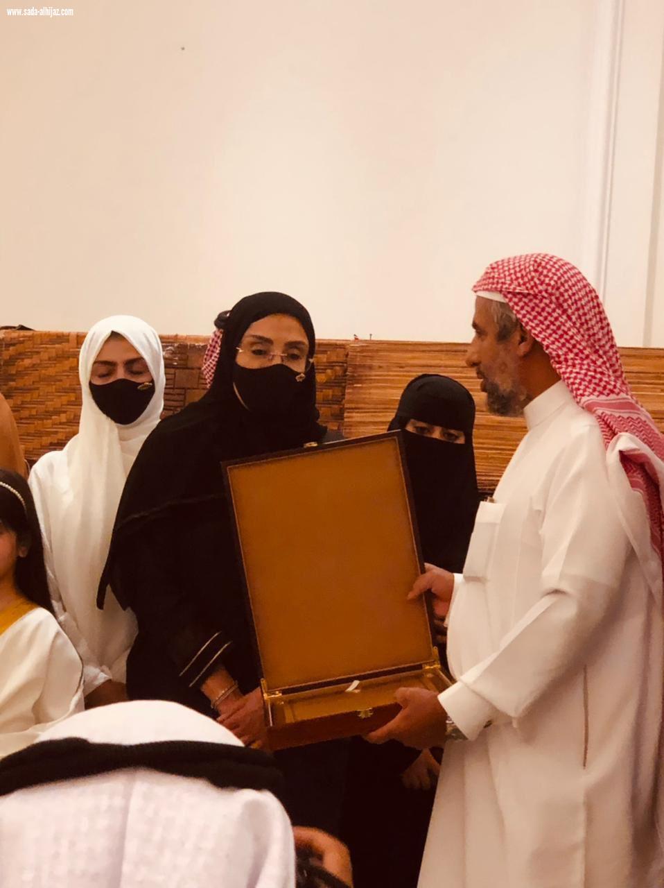 الأميرة /دينا بنت سعود بن عبدالعزيز آل سعود تحتفل كشافة الريادة  باليوم الوطني المجيد  ٩١