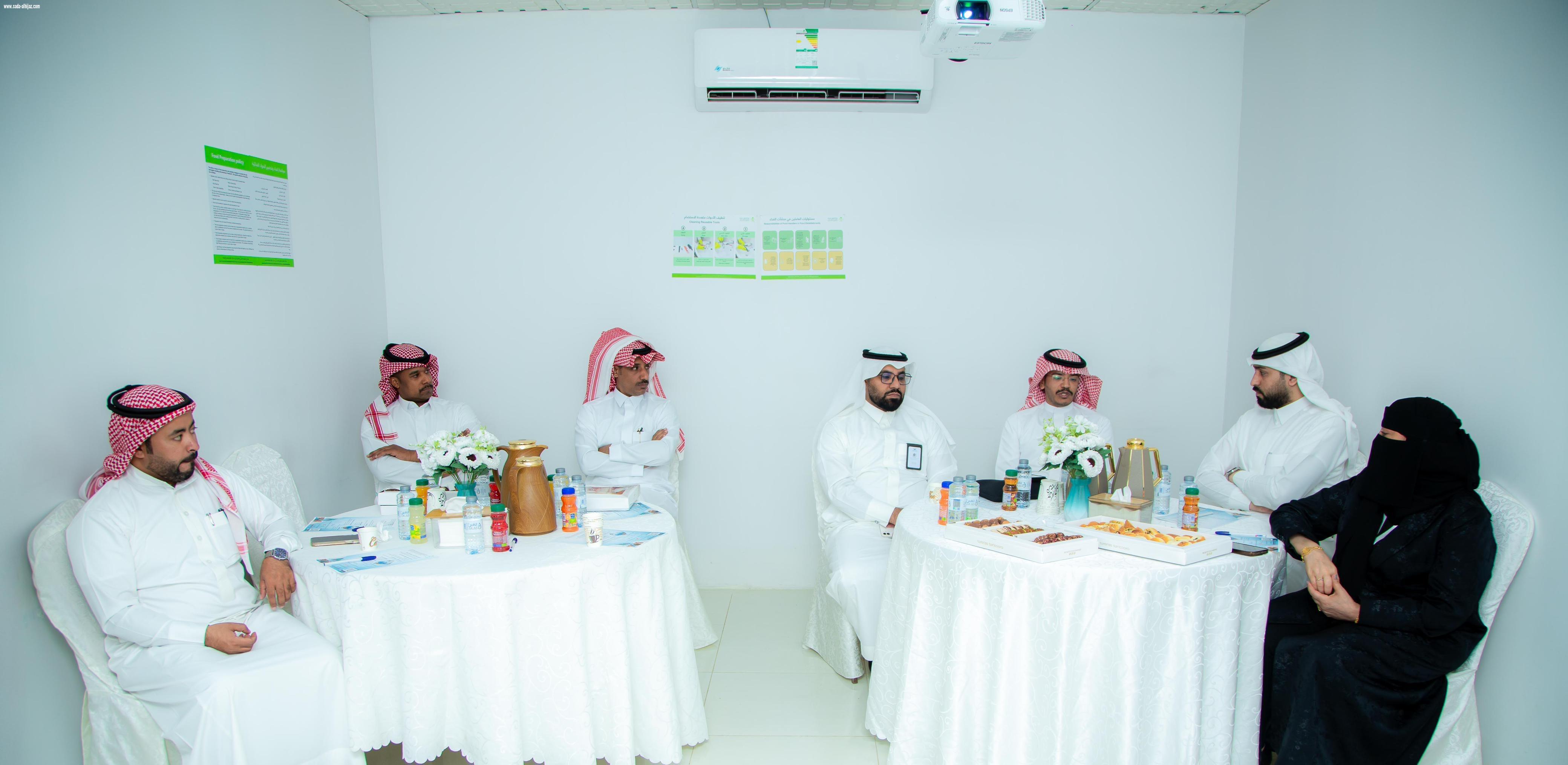 أمانة منطقة تبوك تنظم ورشة عمل حول البرنامج التثقيفي الصحي للعاملين في منشآت الغذاء والصحة العامة  