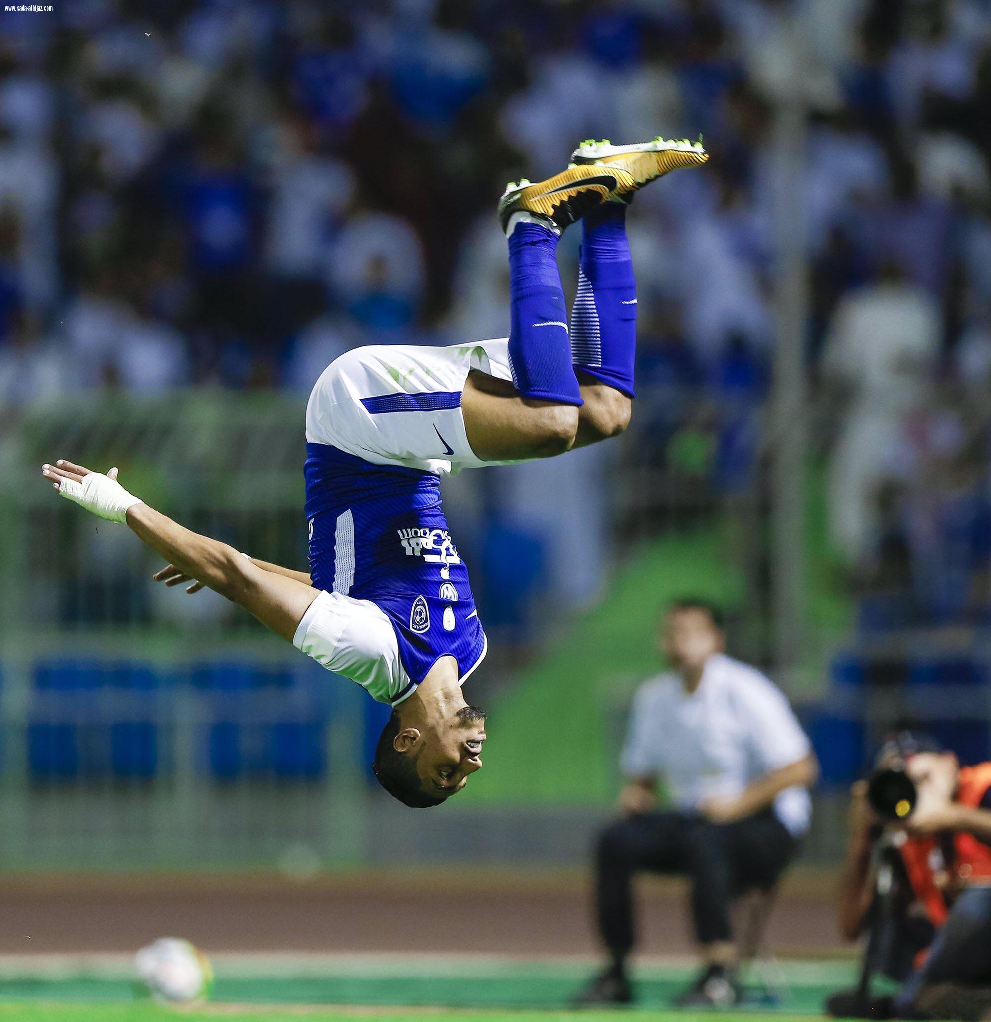 الهلال يعزف الألحان بهدفي إدواردو وسالم الفنان