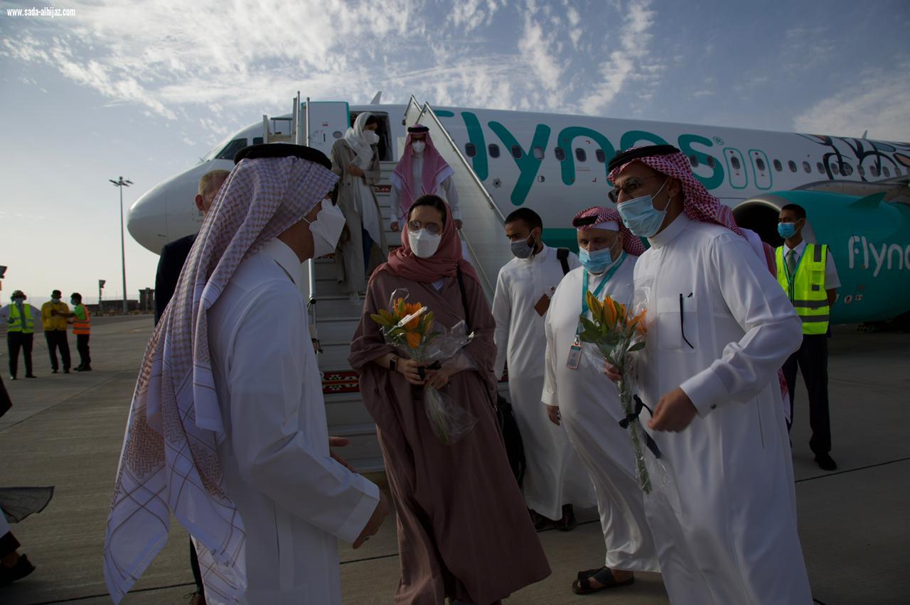 وصول أولى رحلات طيران ناس إلى مدينة العلا التاريخية