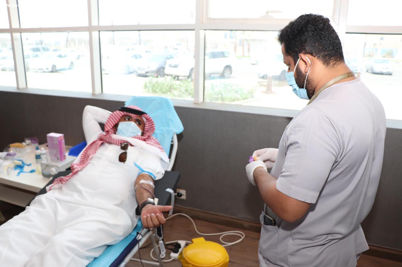 بلدية صامطة تنفذ حملة للتبرع بالدم 