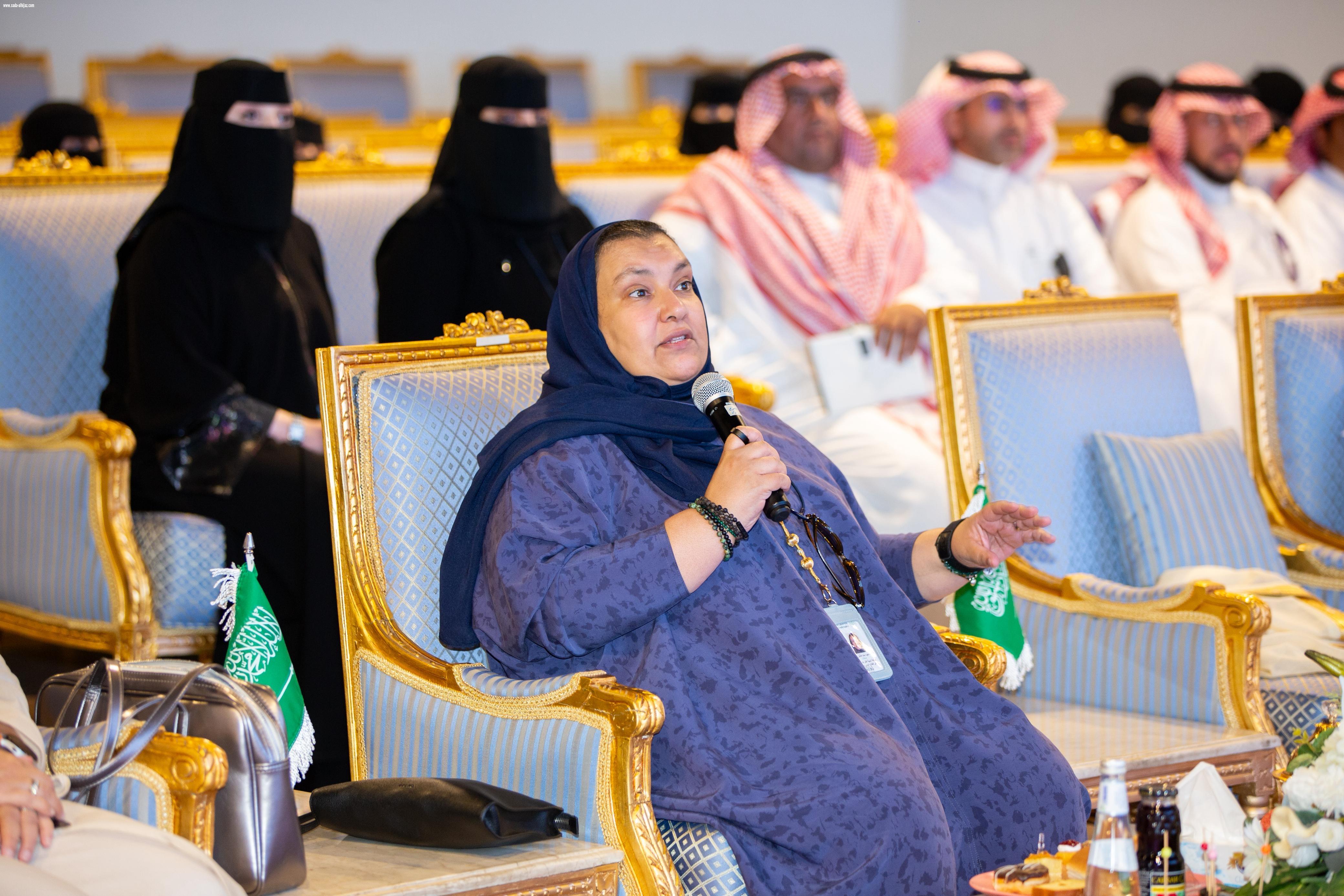 مستشار وكيل تنمية القدرات البشرية في وزارة البلديات والإسكان تطلع على المبادرات والمشروعات التنموية بمنطقة تبوك