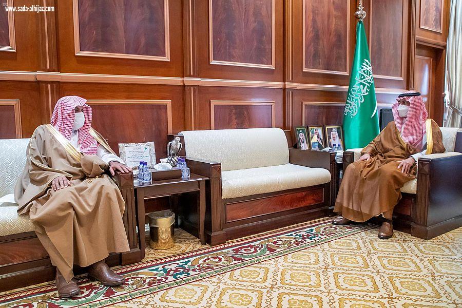 سمو نائب أمير منطقة حائل يتسلم تقريراً عن الجولات الرقابية لمتابعة الإجراءات الاحترازية في مساجد المنطقة