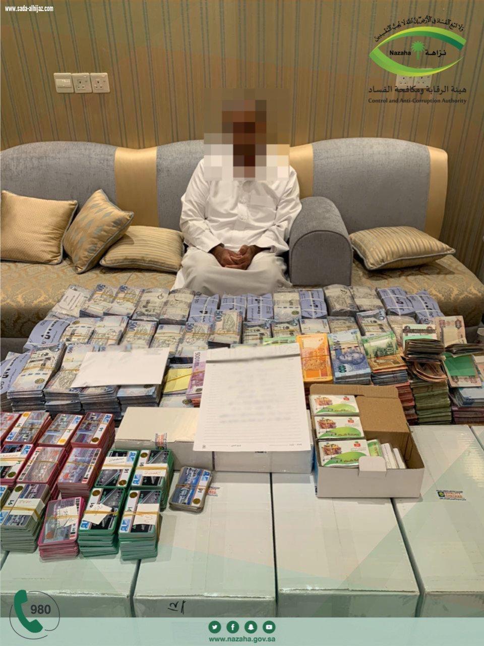نزاهة تكمل مشوارها في متابعة الفساد واستئصاله وتدين ٥ موظفين بأمانة احدى المناطق استغلوا مناصبهم 