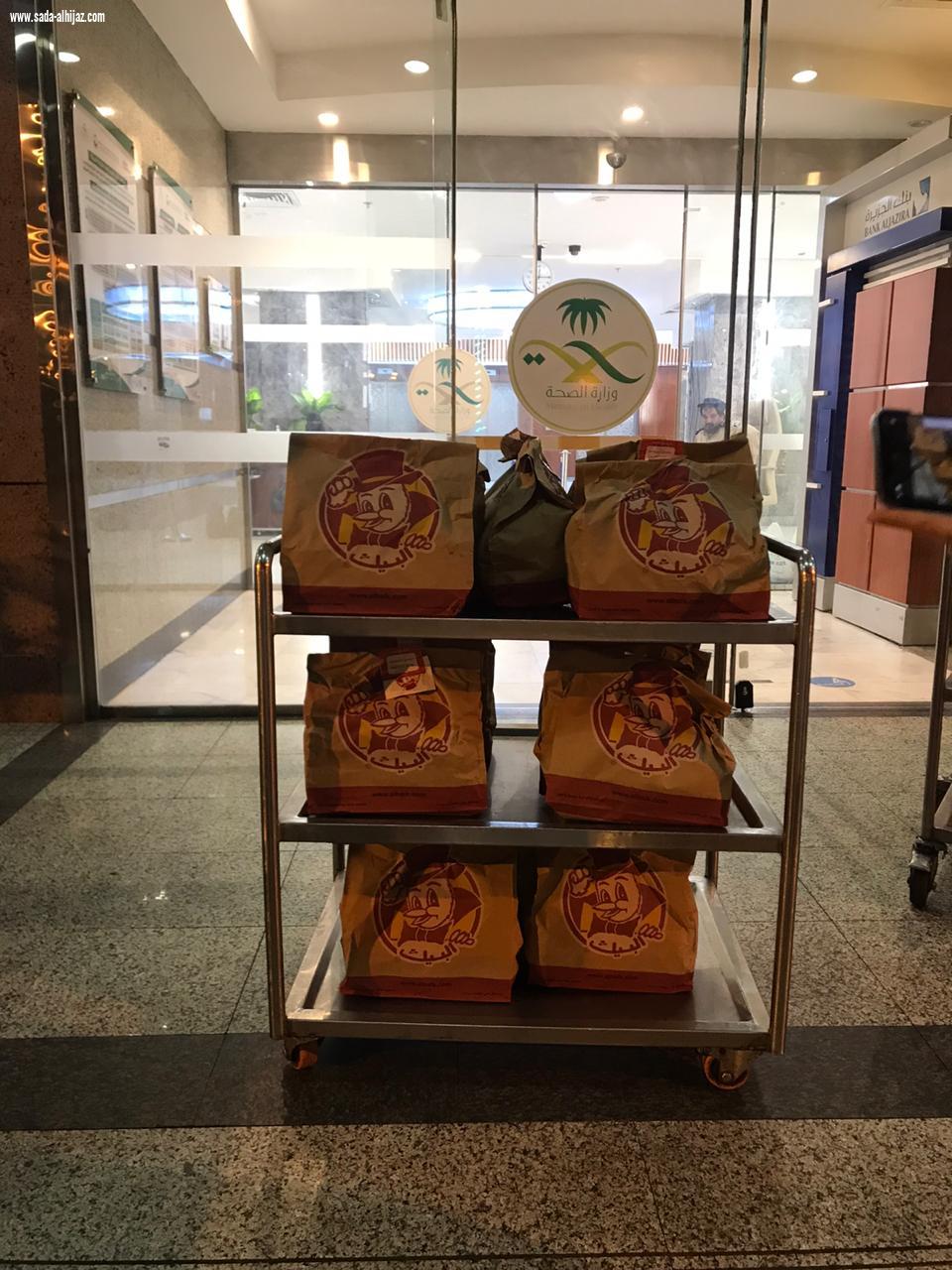 جمعية اليقظة النسائية الخيرية تقدم 100 وجبة سحور لمناوبين الصحة