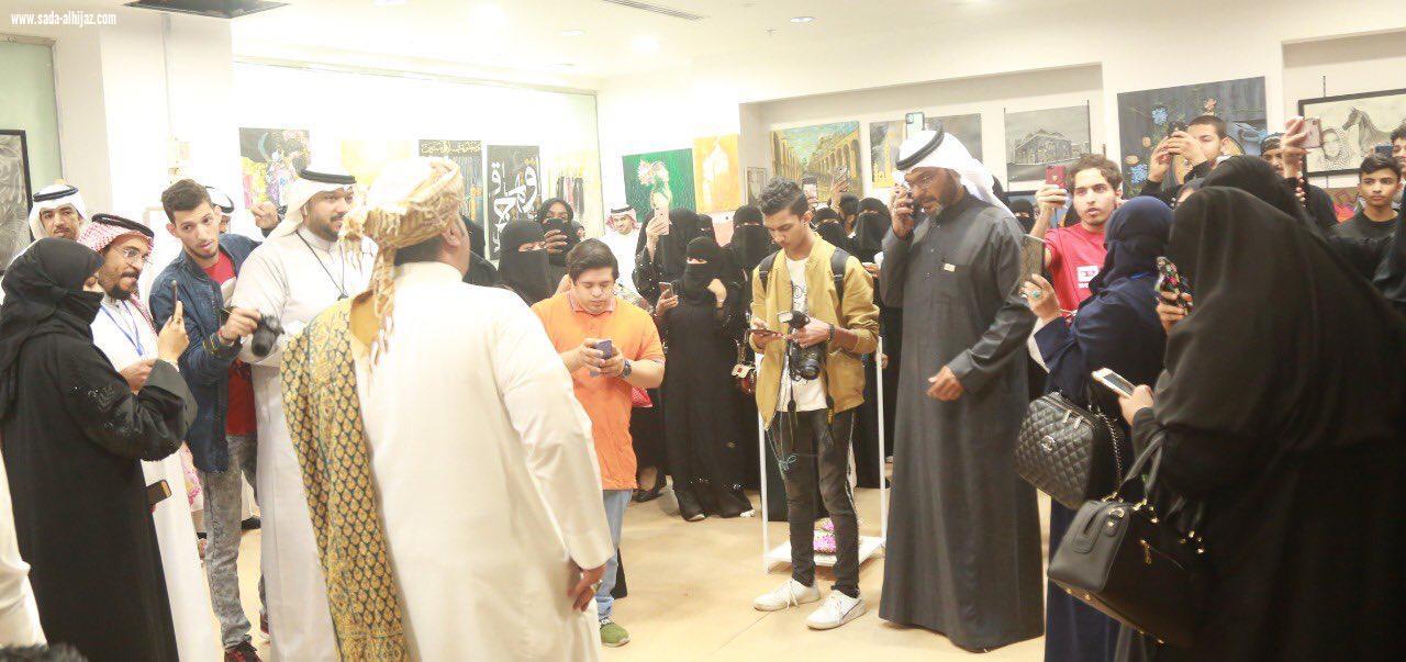 استمرار الإقبال على المعرض الفني التشكيلي للرواق  في يومه الثالث